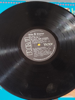 Τα 30 No 1 Σε Όλο Τον Κόσμο vinyl record used, scratched