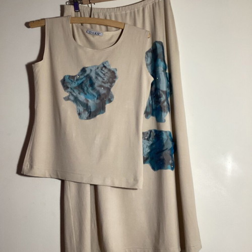 OAKS Twin Set like new beige with blue abstract watercolor motifs M/L