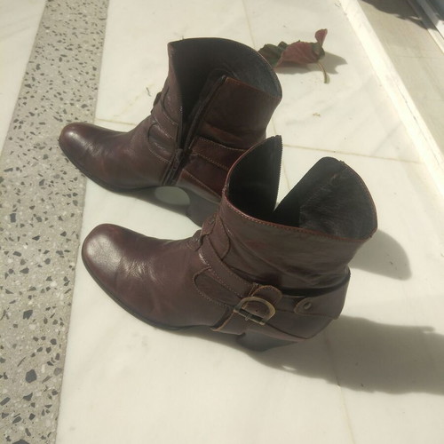 Women's brown ankle boots size 38 like new, leather