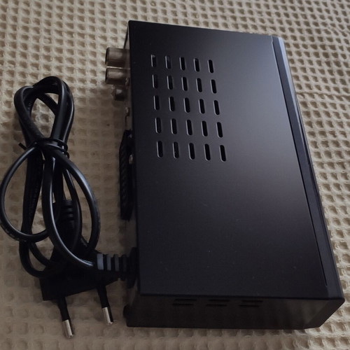 XORO HRT 7520 digital receiver like new, complete set