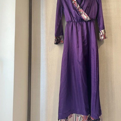 Kimono-style satin dress purple, like new, size Medium