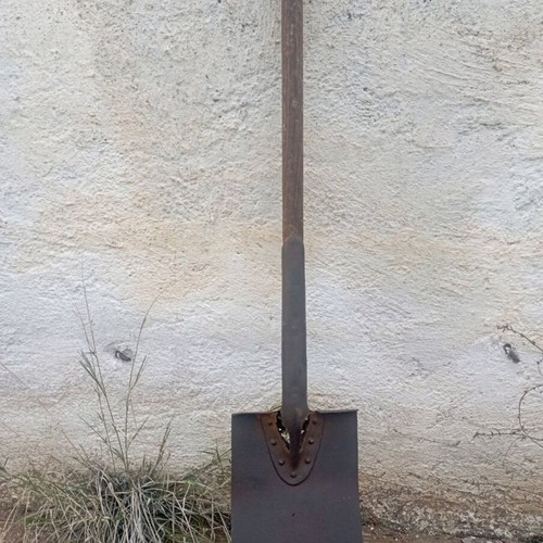 Antique shovel used, metal blade from 1942 without handle