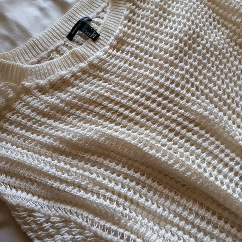Spring white pullover size M like new