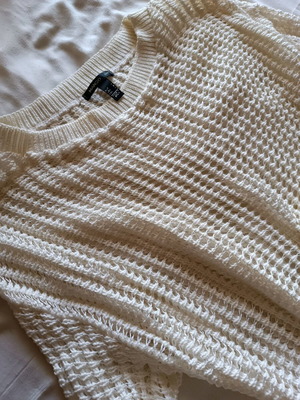 Spring white pullover size M like new