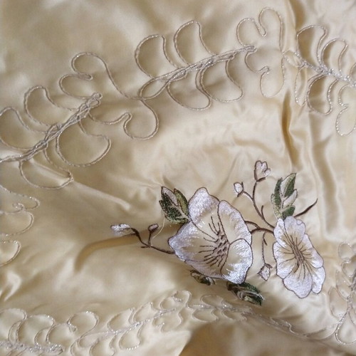 Satin quilt set new with pillowcases and baby blanket