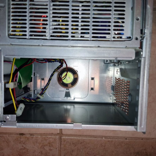 Fujitsu Siemens Scenic P300 retro gaming PC with Windows XP