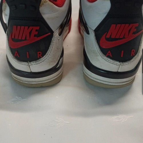 Jordan 4 Fire Red sneakers used, size 41, visible wear