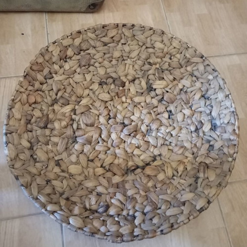 Woven plate like new, large, 51 cm diameter