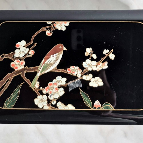 Jewelry music box used with Asian bird design and velvet lining
