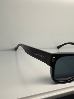Louis Vuitton Escape Square sunglasses like new, black