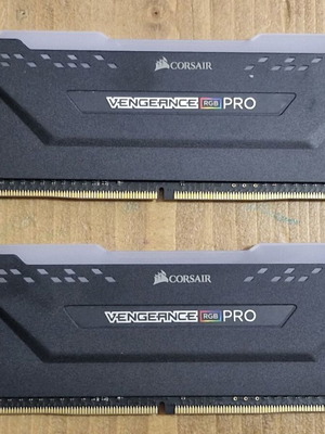 Μνήμες RAM Corsair Vengeance RGB PRO 16GB (2x8GB) DDR4 2666MHz μεταχειρισμένες