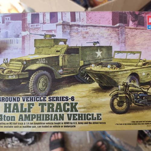 American Vehicles Model Kit 1/72 by Academy new