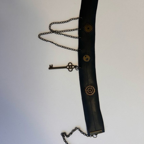 Industrial Rubber Choker like new with chain and key steampunk detail