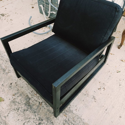 Black armchair in very good condition