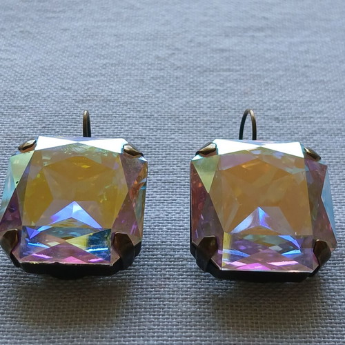 Art Wear Dimitriadis Earrings like new with iridescent crystals
