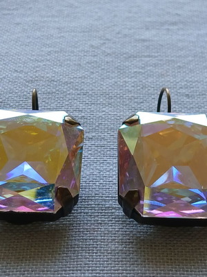 Art Wear Dimitriadis Earrings like new with iridescent crystals