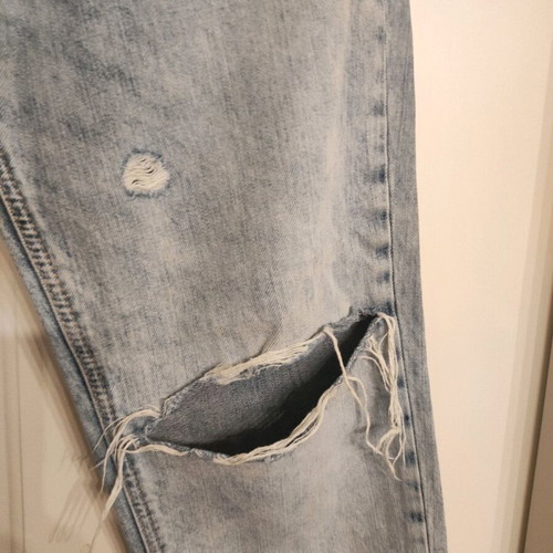 Zara women's light blue jeans like new with rips
