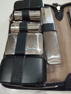 Vintage men's personal grooming case like new