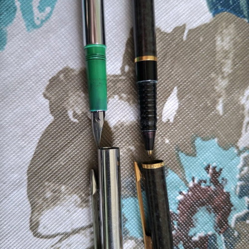 Waterman pens set of 2 used with 5 replacement tanks made in France