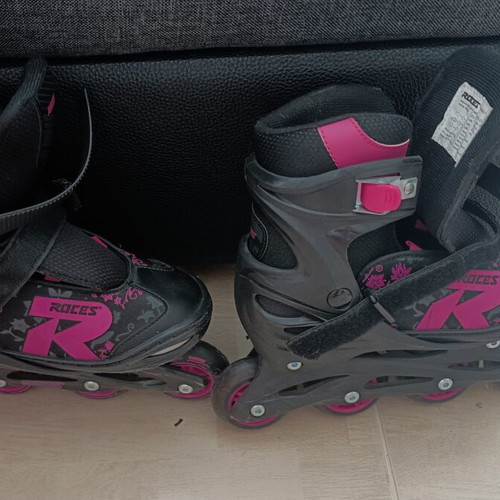 Roller skates like new with four wheels