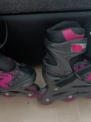 Roller skates like new with four wheels