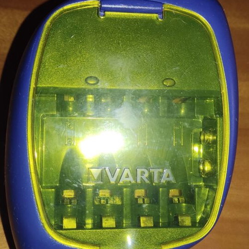 VARTA Battery Charger used