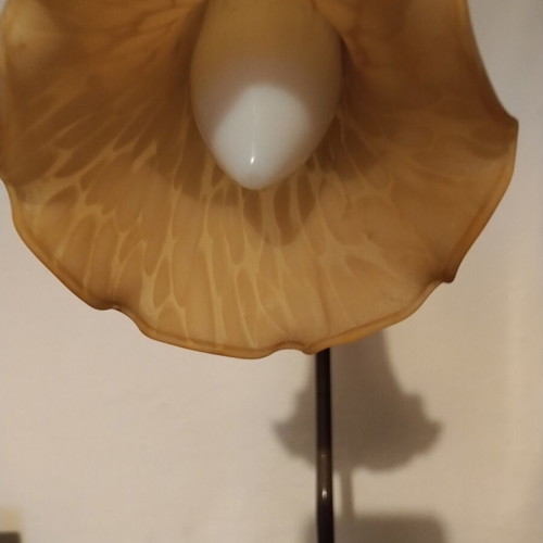 Table lamp with blown glass used