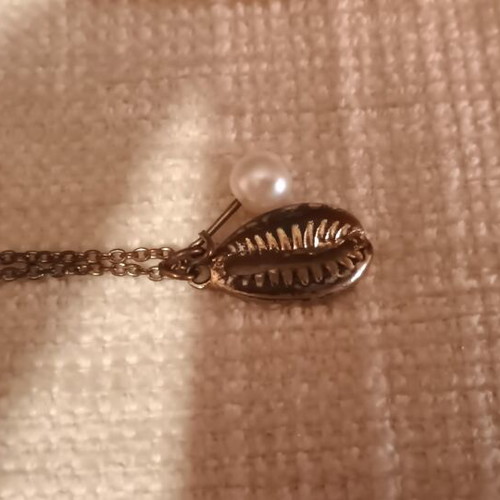Vintage Claire's necklace with safety clasp used, gold color