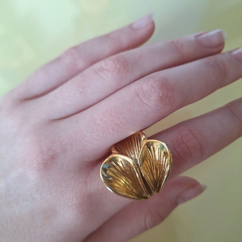Flower ring like new, golden