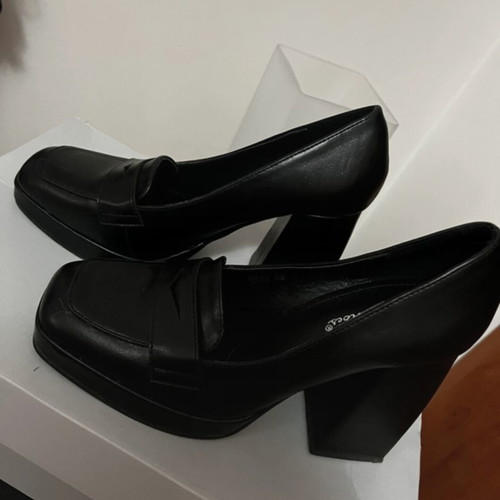 Moccasins black size 36 like new