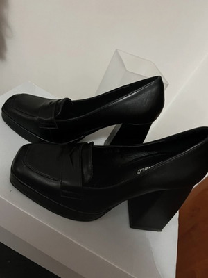 Moccasins black size 36 like new