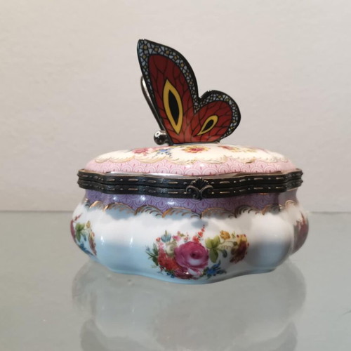 Limoges porcelain jewelry box used with butterfly decoration