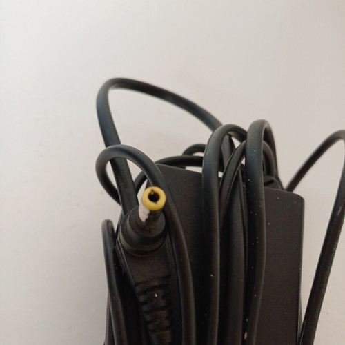 Fujitsu AC Adapter 19V 4.22A like new
