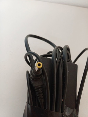 Fujitsu AC Adapter 19V 4.22A like new