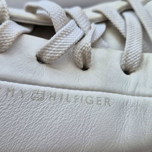 Tommy Hilfiger women's leather white sneakers No 39 like new