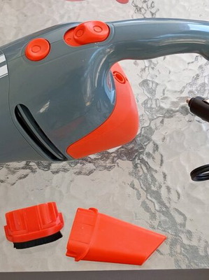 Σκουπάκι αυτοκινήτου BLACK & DECKER 12V με 2 ακροφύσια, σαν καινούριο