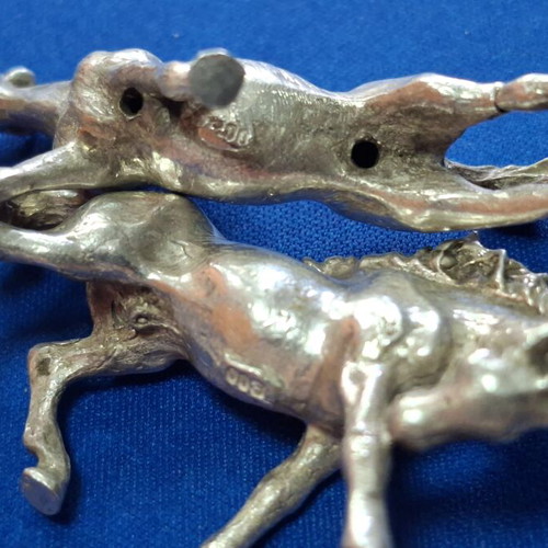 Silver horse figures used, with 925 stamp