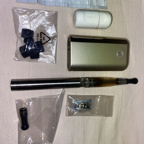 Glo Hyper+ and Vape Pen smoking devices bundle with accessories