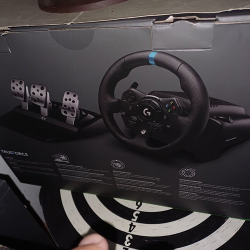Logitech G923 racing wheel for Xbox and PC