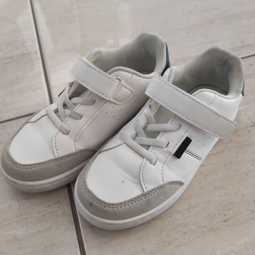 Boys' sneakers size 31 like new, black and white