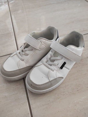 Boys' sneakers size 31 like new, black and white