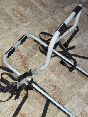 Menabo Biki car roof rack for 3 bicycles