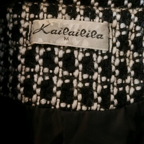 Women's coat used Lilly.It size M, black and white