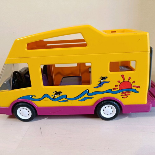 Playmobil camper used with missing parts and breaks