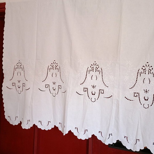 Cut white curtain used with scalloped edge 1.45x1.20
