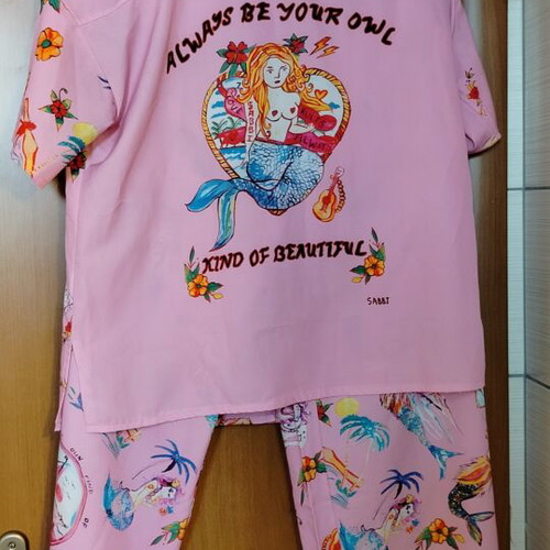Mermaid print shirt and pants set like new, multicolor