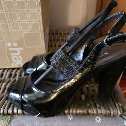 Nine West sandals size 35.5 like new, black