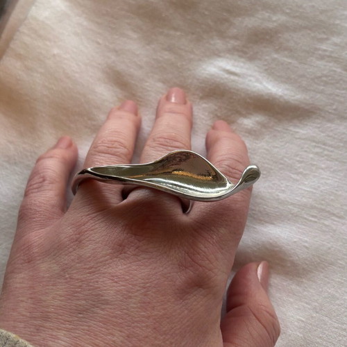 Ring in the shape of a tree leaf like new