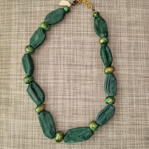 Retro women's necklace used with green handmade beads