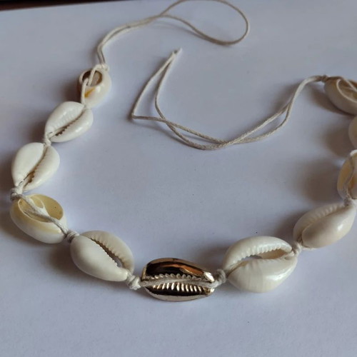 Shell anklet with gold shell center, adjustable length
